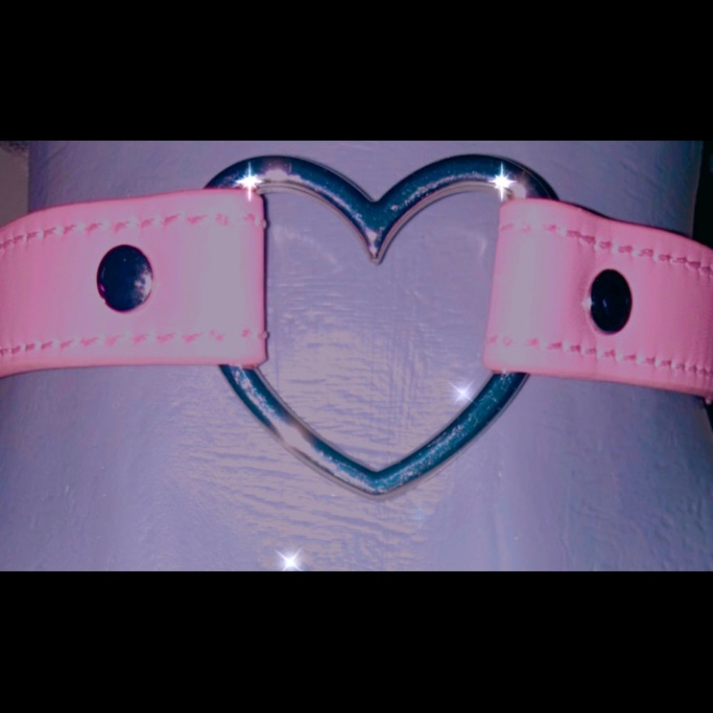 Sold out!!!Pink Heart Choker